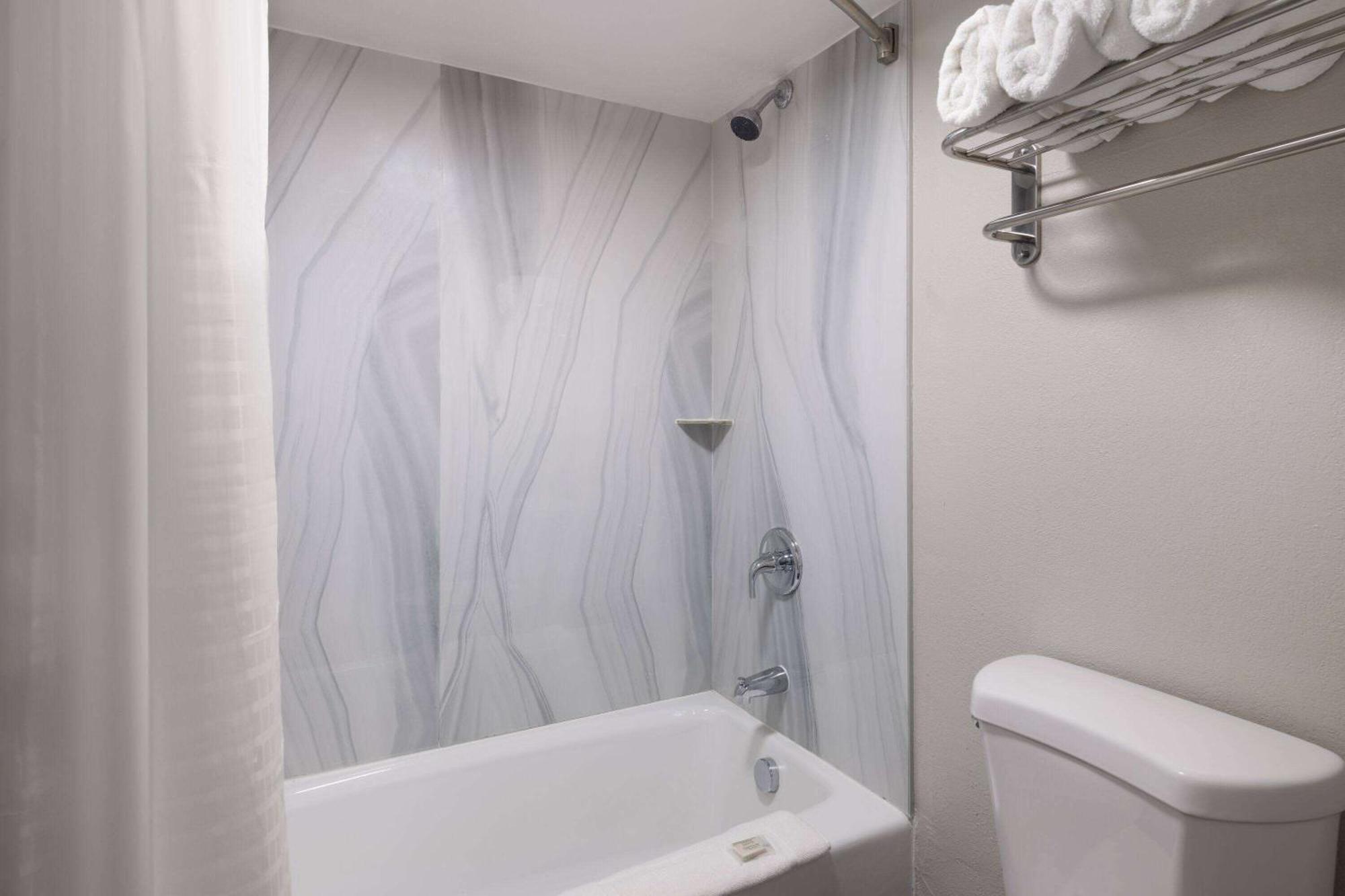 Days-Inn By Wyndham Montgomery I-85 Eksteriør bilde