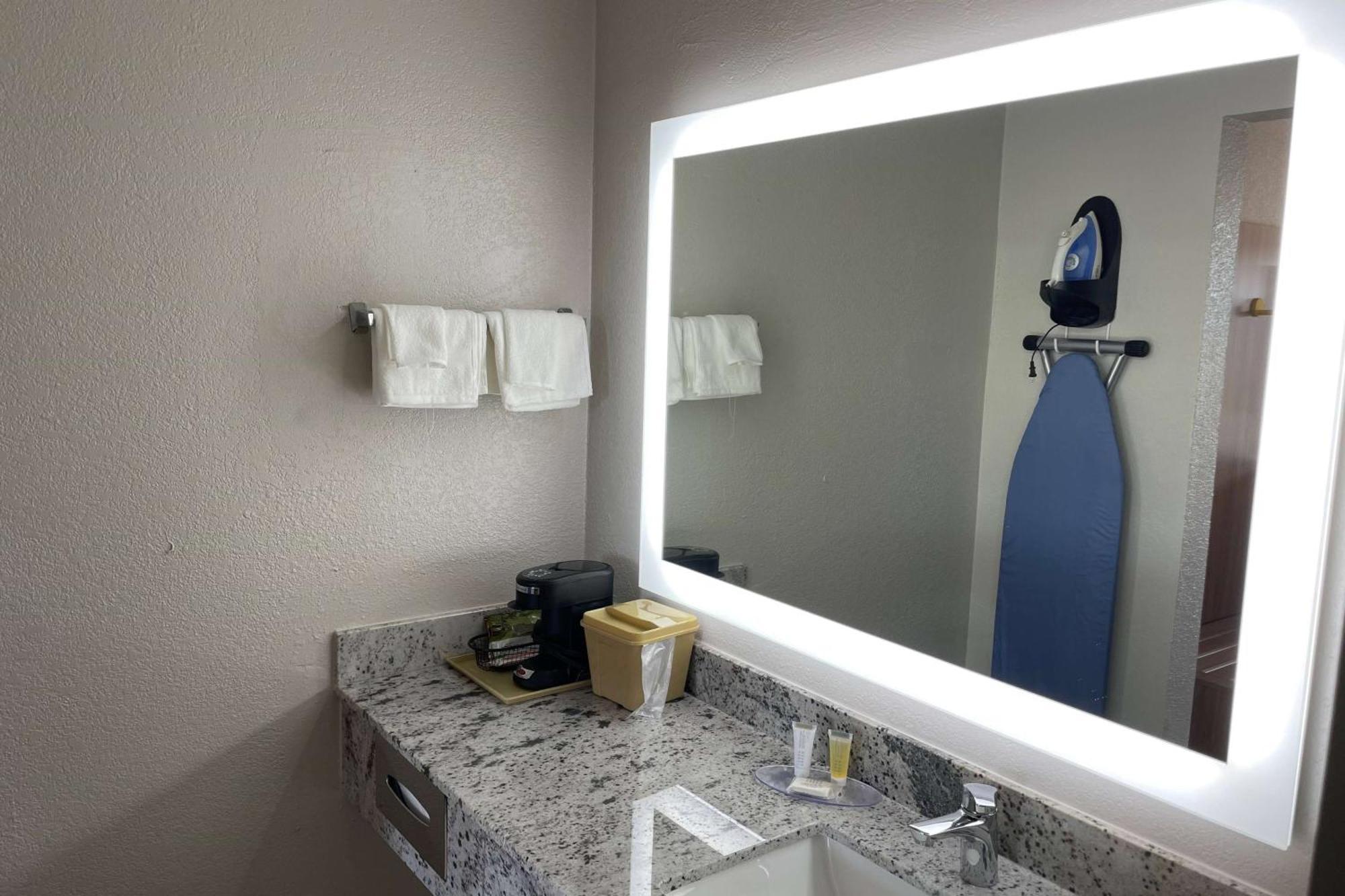 Days-Inn By Wyndham Montgomery I-85 Eksteriør bilde